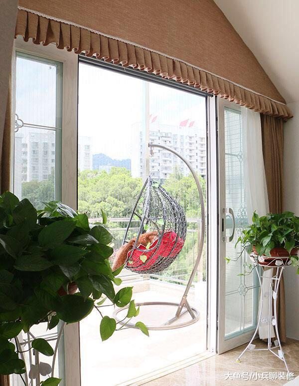 新房买楼顶，装修花了22万，露天阳台太美，亲戚眼红不已！