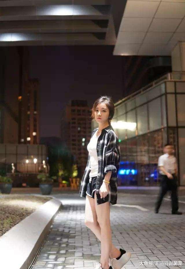 上海高楼7个大字，冯提莫再一次“炸了”，网友：这次证据确凿！