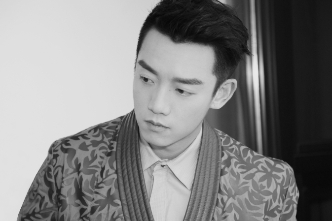 郑恺赞吴磊发育不错，9年前的照片，如今被拔出来作对比