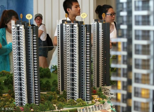 房價下跌2萬，炒房客寧砸房也不降價，李嘉誠：炒房不可取