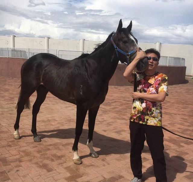 于谦首次曝出自己的家，家里还有养马场，连郭德纲也会上门做客