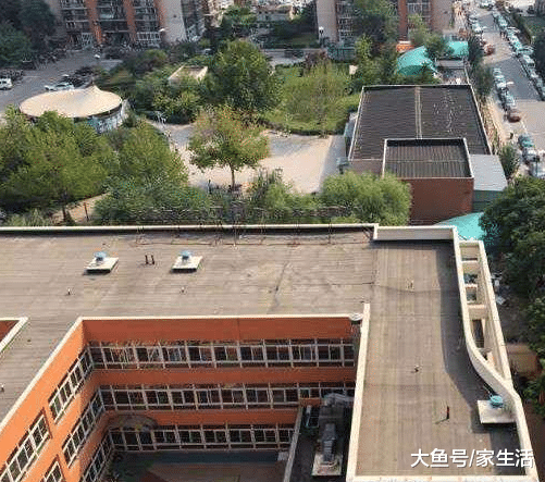 一个小区中选择哪个楼栋好？售楼小姐说漏嘴，这一栋才是楼王