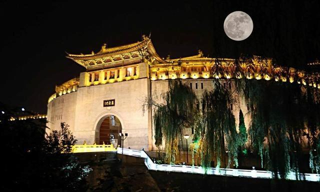 今年最后一次超级月亮