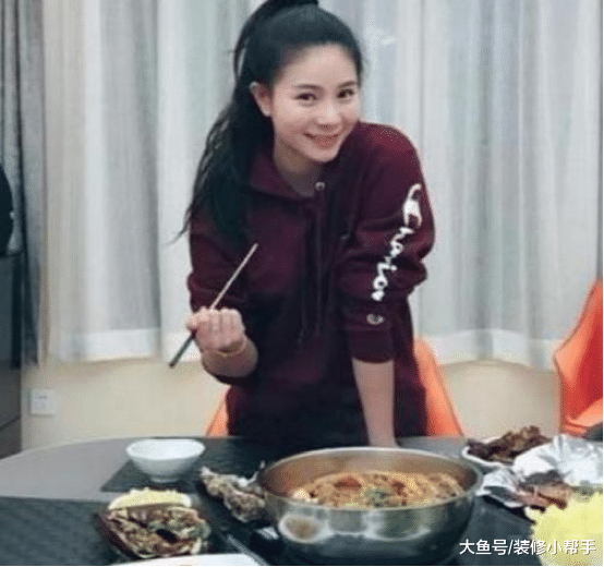 参观何姿的豪宅，中西结合的设计，石膏线的设计搭配中国结真好看