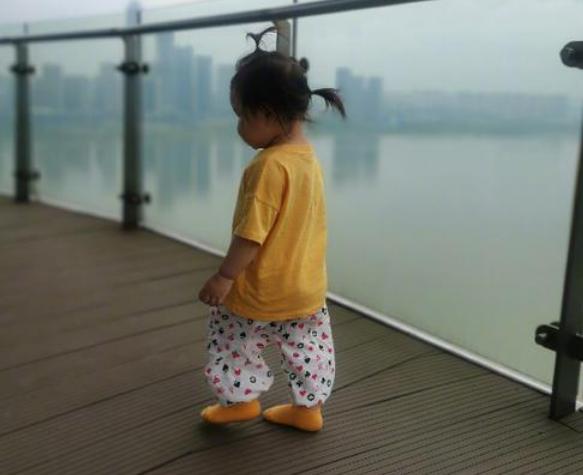 带你参观朱丹的豪宅，几十平米的海景露台拿来晾衣服，太浪费了吧