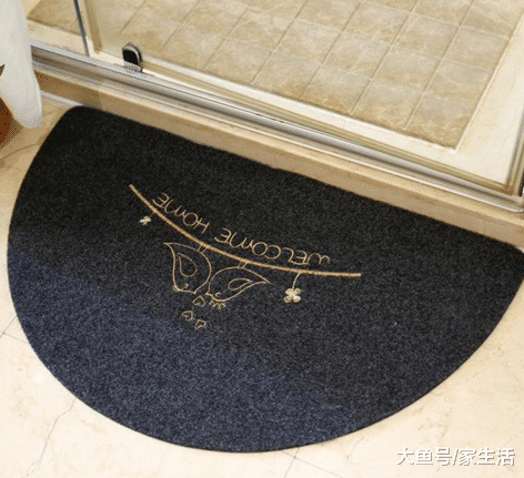 卫生间最应该添置的5件神器，清洁起来省心多了，摆脱“脏乱差”