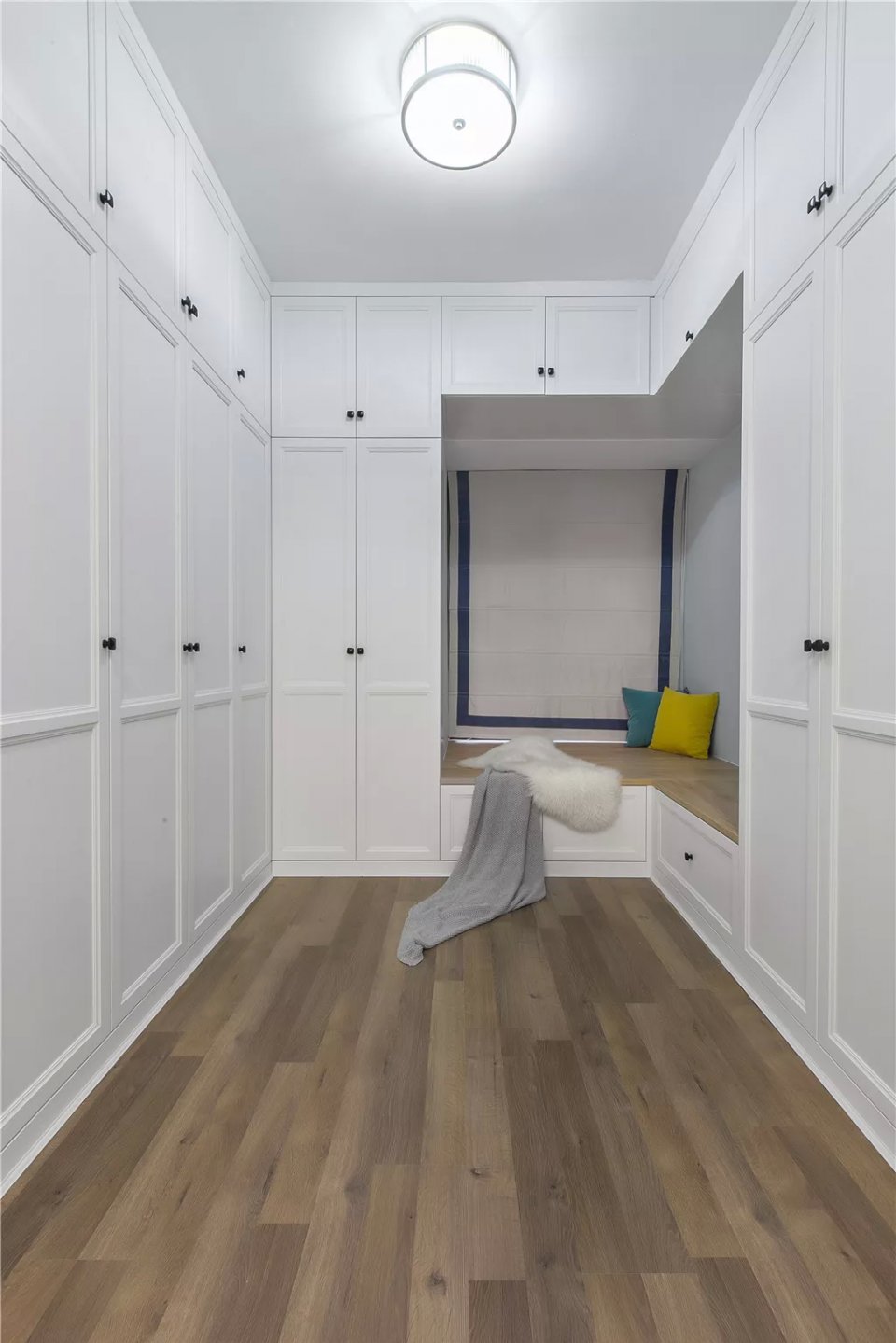 140平轻奢美式三居，红黄蓝碰撞出优雅大气、高品位生活空间！