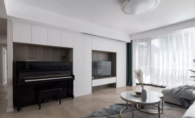 这样的150平性冷淡黑白灰，还透着温情的一面，不信看看