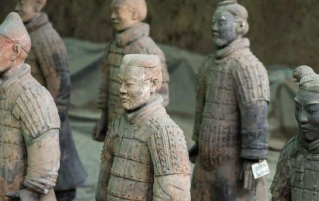 兵马俑其实是活人俑? 有人拿出了几项证据, 专家: 不好说