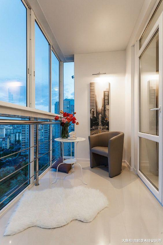 阳台贴瓷砖好还是铺木地板好？别犹豫了！好多人家铺这种，真不错