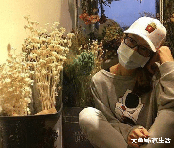 帶你參觀何潤東的豪宅，衣柜里衣服到處亂塞，平時難道都不收拾？