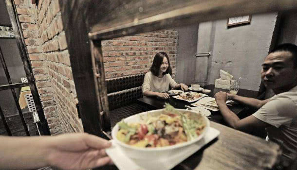 日本推出“最刺激”的餐厅，18岁以下不准入内，网友：有点心动