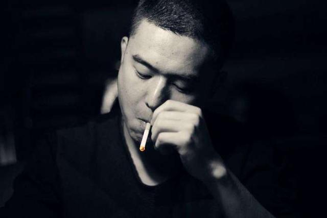 房东见租客生意火爆，房租从5千涨到1万，租客搬走后，房东绝望了