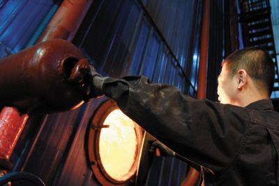 暖气片不热，60%的问题都出在管道上，一个改锥就能搞定