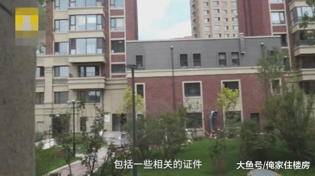 新房没入户门，只好自己开个门！开发商：可以爬窗口，你已侵权！