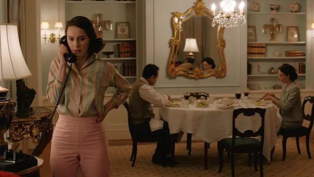 火爆话题的“麦瑟尔夫人”又来了，这样的高级搭配，我不配