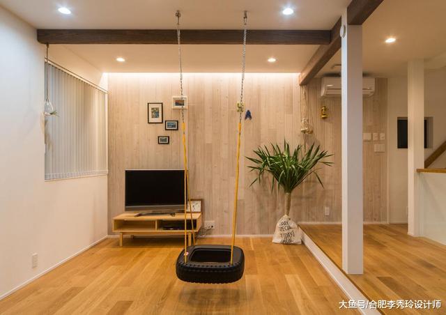 3层独栋楼玄关种棵树，客厅下沉5公分隔墙省掉了，楼梯还是悬空的