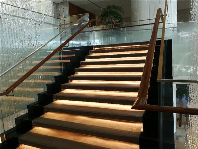 资金链断裂多个小开发商跑路 负债过红线大开发商也面临破产压力