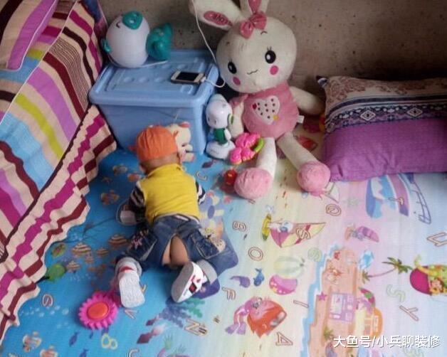 深圳宝安1250元的出租屋，全家睡一张床，厨房估计你都没见过！