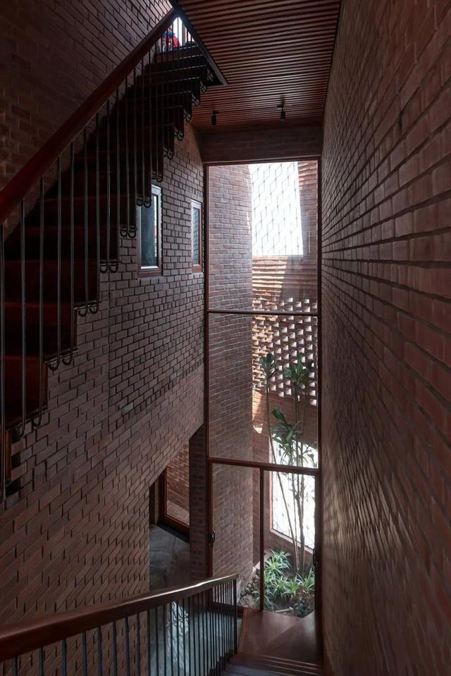 能把农村的“土砖房”建成这样，世界上也没有几套了