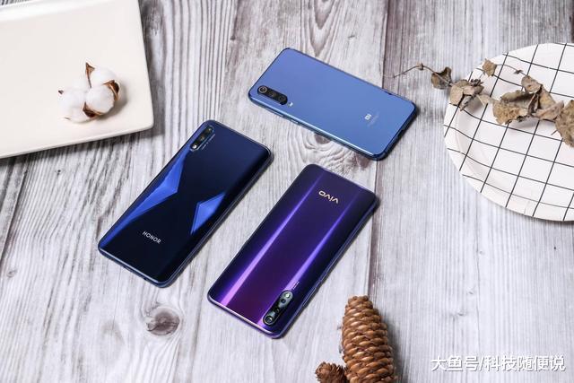 千元机续航之争：看得见的参数背后，或是你完全不了解的体验