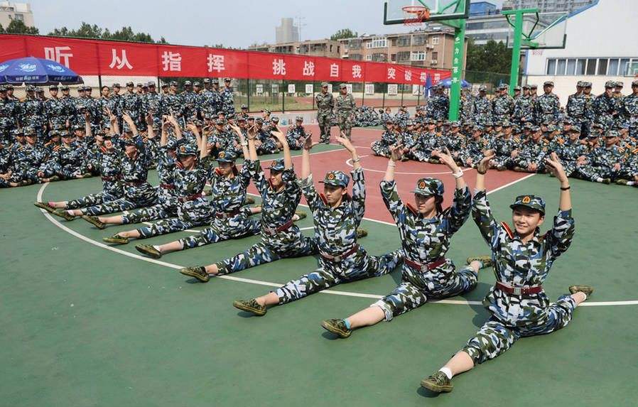 大一新生军训，这2类衣服一定不要穿，来自学长的忠告