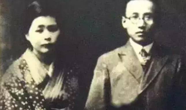 郭沫若死后半年，其妻发现这一遗物，看完不久后便自尽身亡