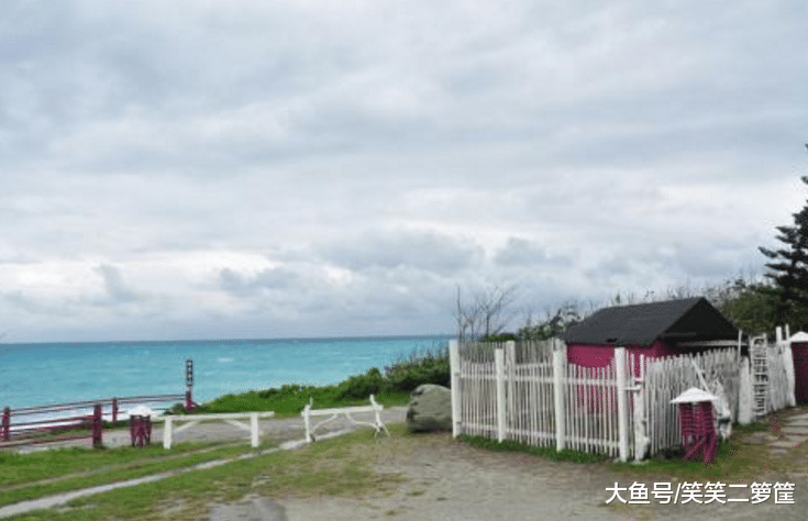 每个星期六晚上, 我常与三弟或五弟一起去夜市闲逛