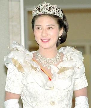 她是“最美”外交官，精通4国语言，却在嫁进王室后沦为生子工具