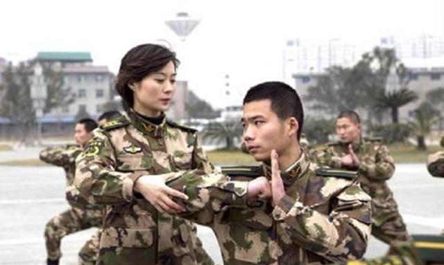 我国最美女警花，57秒内空手爬五层楼，后来嫁给了一个保安