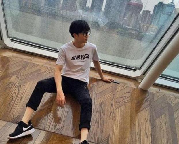 参观薛之谦现实的豪宅，在阳台直接看到黄浦江，地理位置一流的