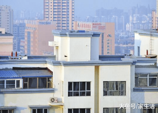 为什么买房不要选顶楼? 入住才知麻烦一大堆, 懊悔没早听说