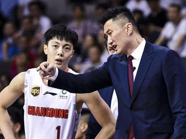 关于篮球的那些事——胡明轩加入广东队第二年夺冠，他是幸运的