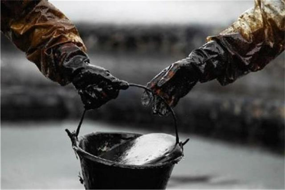 石油是如何形成的，真如专家所说是动物尸体形成的？