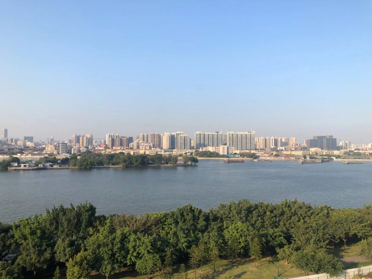 躺在浴缸里看江！一盏灯10多万，揭秘岛尖2000万豪宅