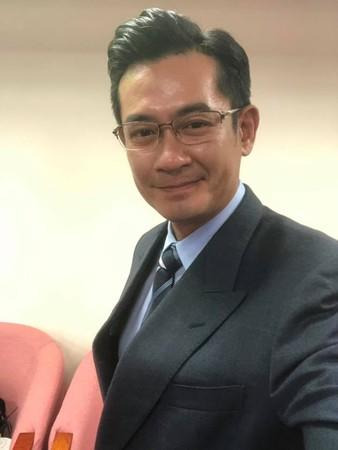 男星抽了30年宣布戒烟! 只花40天断烟瘾, 他1个字点出成功关键