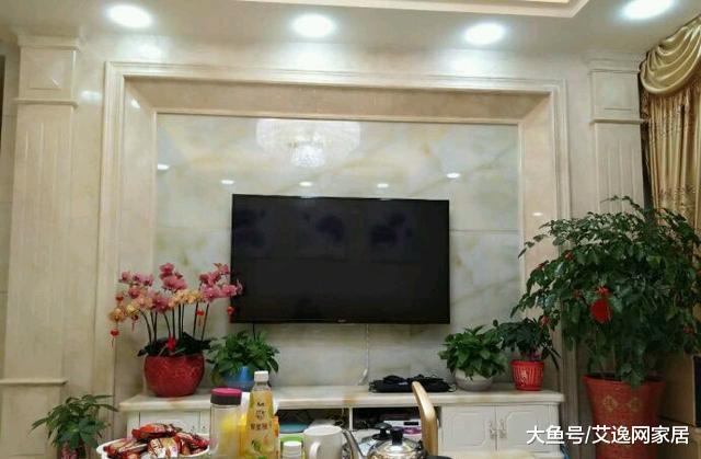 新房装修媳妇不顾反对全屋贴瓷砖, 进门冷冰冰的, 没一点家的感觉