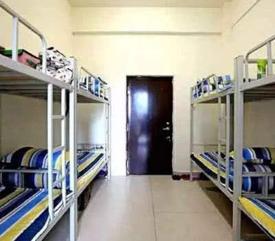 高一开学挑“床铺”，这3个位置千万别选，学长：说多了都是泪！