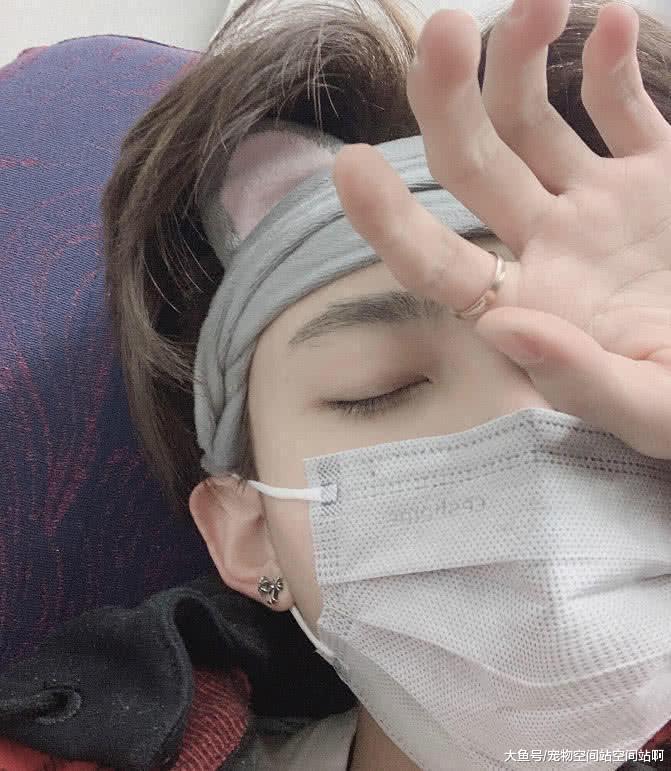 王樂樂為了保護女友，曬出允恩身份證，打破十五歲謠言！