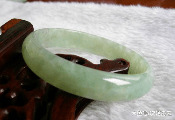 ＂翡翠的价值到底有多高，带你看看那些天价翡翠＂