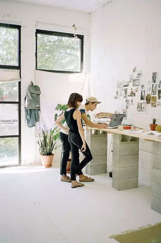 69平的现代风小户型二居室，客餐厅的设计也太实用了