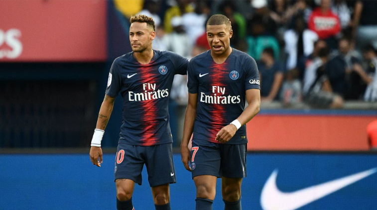 内马尔转会巴萨搁浅，转而投入梅西劲敌C罗的尤文图斯