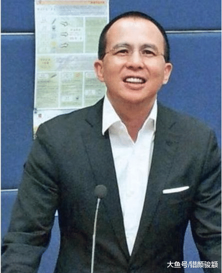 曾是李嘉誠兒媳婦，分手至今面容消瘦，手臂和9歲兒子一樣細！