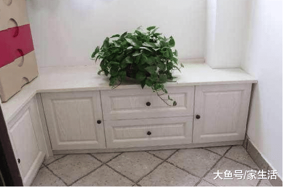 阳台柜子有必要装到顶吗？幸亏木工告诉我，这样装早就过时了
