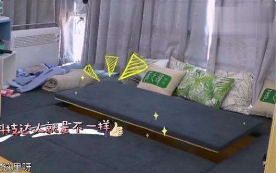 韩雪晒出现实的豪宅，房子起码价值过亿，家里很多科技设计