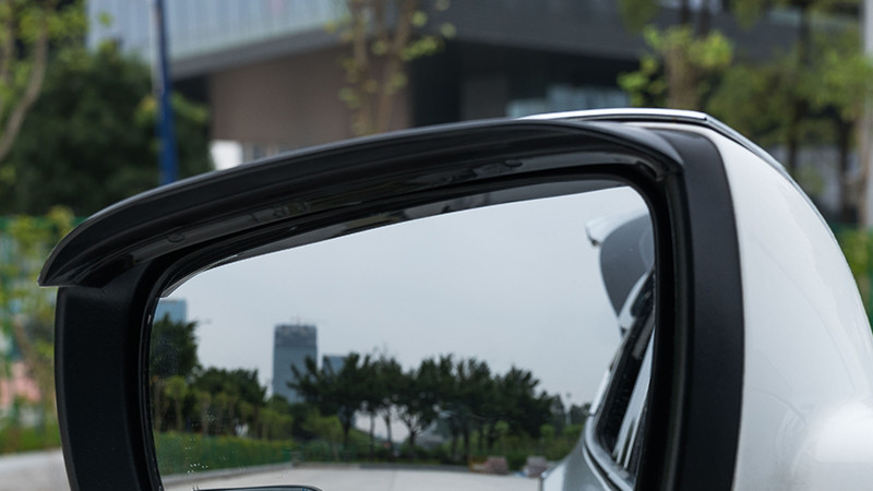 这才是调节后视镜的正确方法，不是我吹：后方环境一清二楚