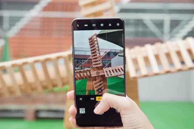 Oppo Reno 10倍变焦凭借其强大的实力赢得了用户的认可！