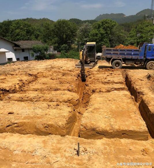 18万自建三层砖混结构主体值不值啊？虽说毛病多但花钱少也认了