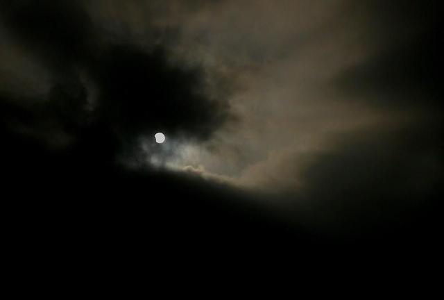 安徽上空出现日偏食