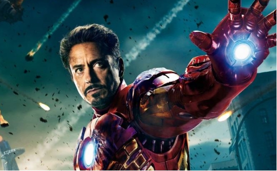 《复联4》绿巨人带上无限手套异常痛苦，为什么钢铁侠却面无表情